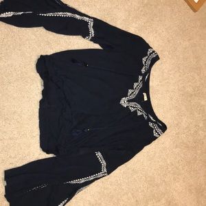 hollister navy and white shirt